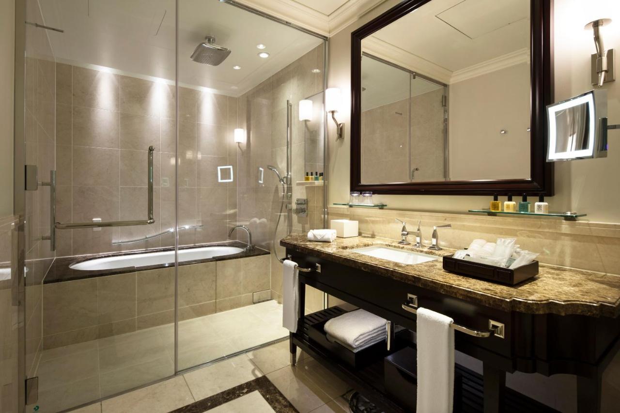 The Tokyo Station Hotel Eksteriør bilde A bathroom in a hotel