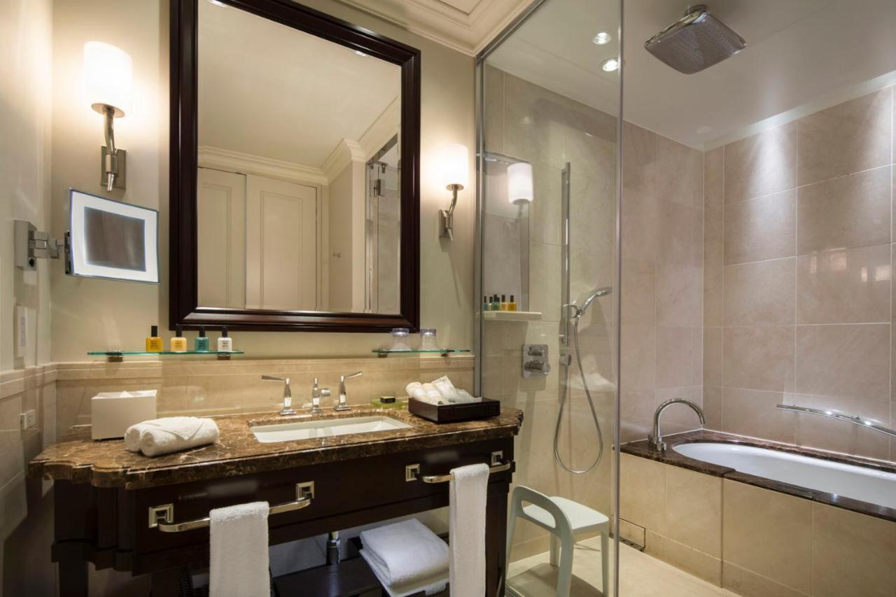 The Tokyo Station Hotel Eksteriør bilde Bathroom