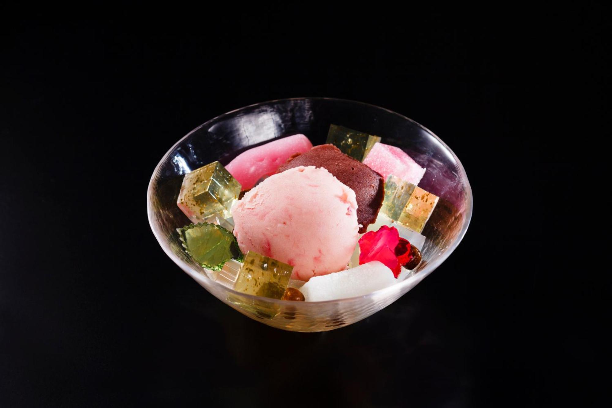 The Tokyo Station Hotel Eksteriør bilde A bowl of yōgakan