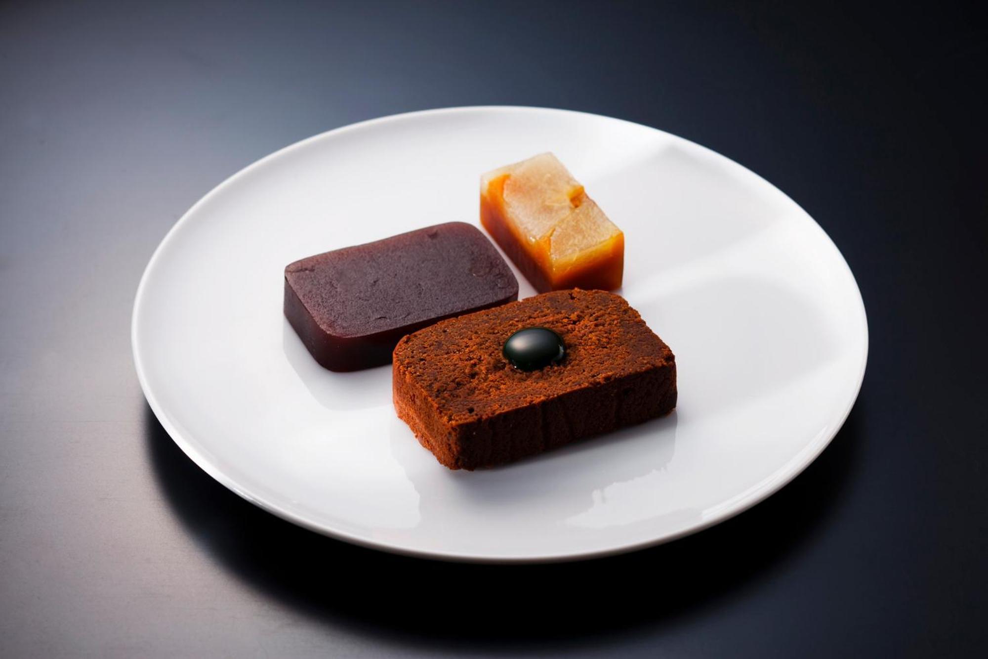 The Tokyo Station Hotel Eksteriør bilde A plate of Japanese sweets