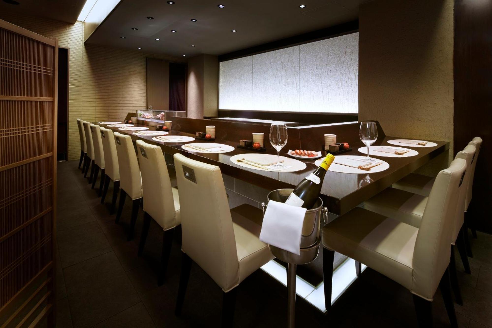 The Tokyo Station Hotel Eksteriør bilde Interior of a restaurant