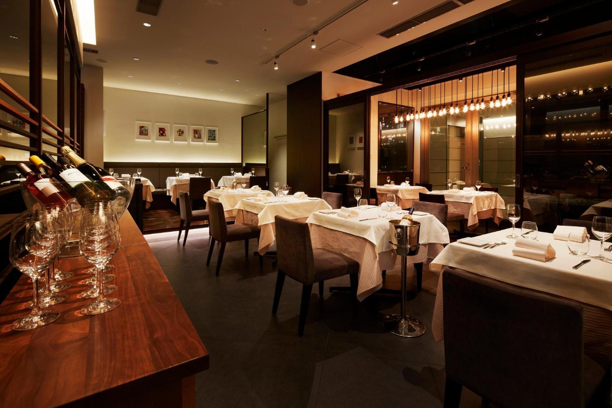 The Tokyo Station Hotel Eksteriør bilde Interior of the restaurant