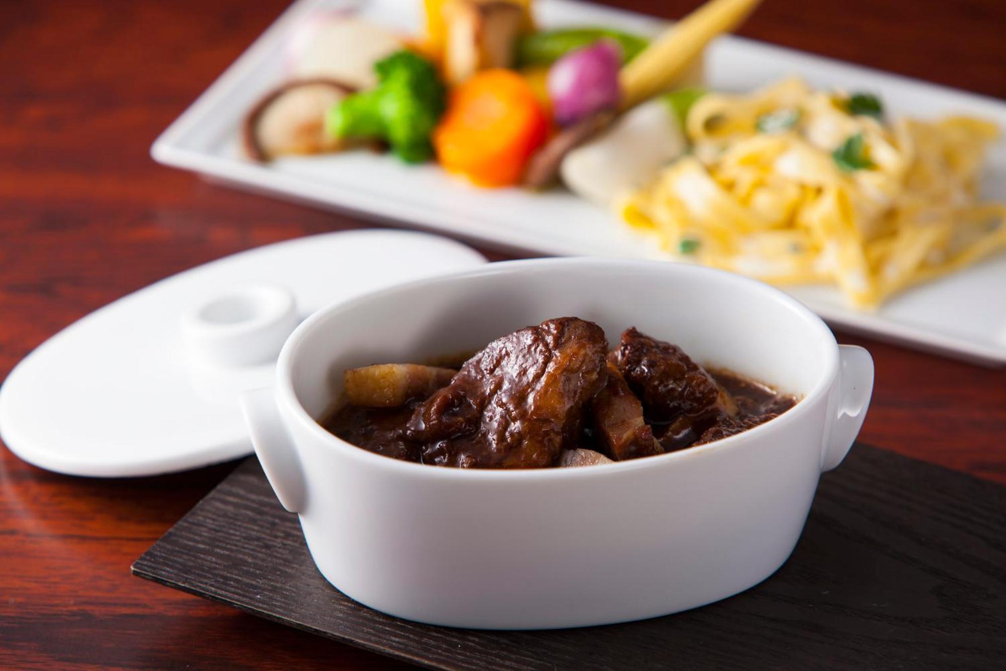 The Tokyo Station Hotel Eksteriør bilde A bowl of beef stew