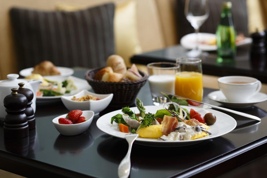 The Tokyo Station Hotel Eksteriør bilde A breakfast at the hotel
